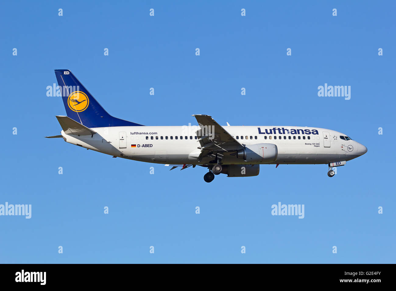 ZURICH - 18 juillet : Boeing-737 Lufthansa l'atterrissage à Zurich après vol court-courrier le 18 juillet 2015 à Zurich, Suisse. Zurich Banque D'Images
