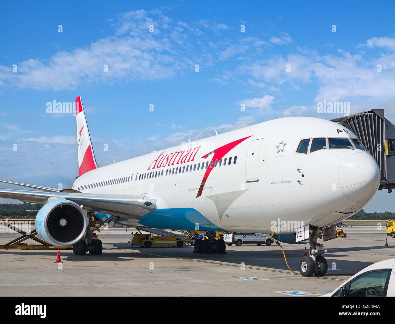 Vienne - 8 juillet : Austrian Airlines A-319 La préparation pour le décollage de l'aéroport de Vienne le 8 juillet 2015 à Vienne, Autriche. L'air de Vienne Banque D'Images