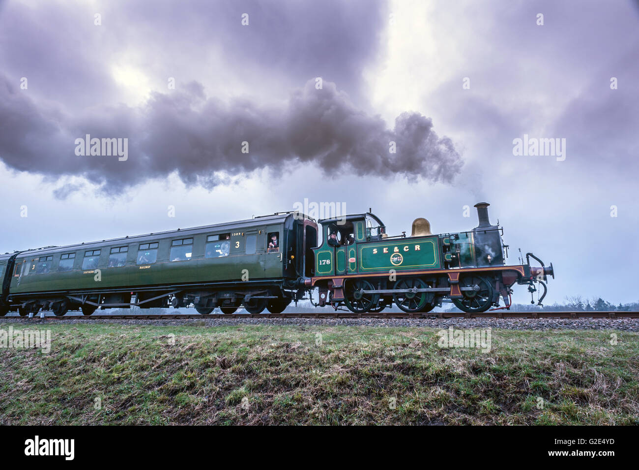 Wainwright un 'P', pas de locomotive Classe 178, sur la ligne de chemin de fer Bluebell à West Sussex. Banque D'Images