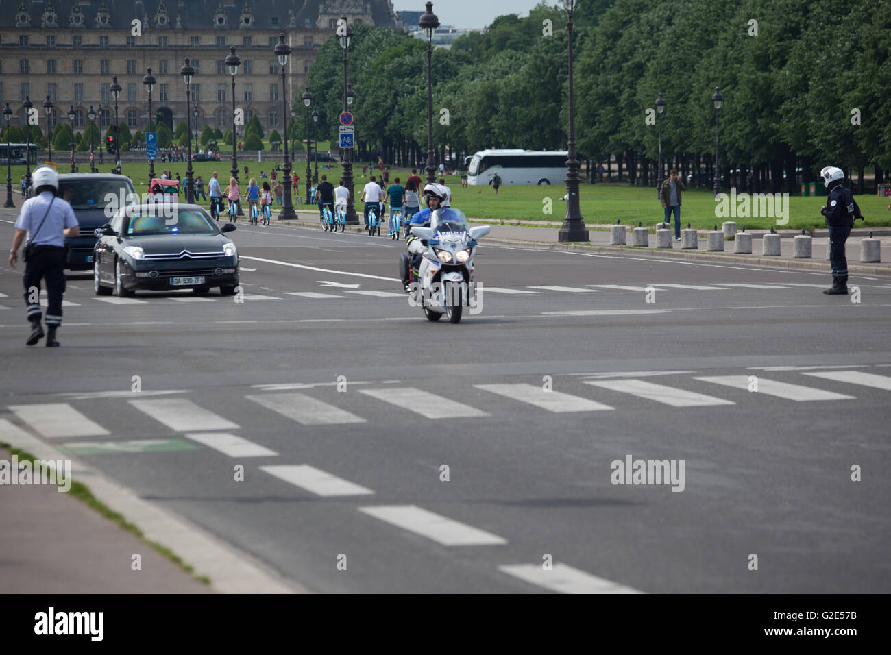 Gouvernement français location est précipité par les rues de Paris pendant les grèves - Mai 2016 Banque D'Images