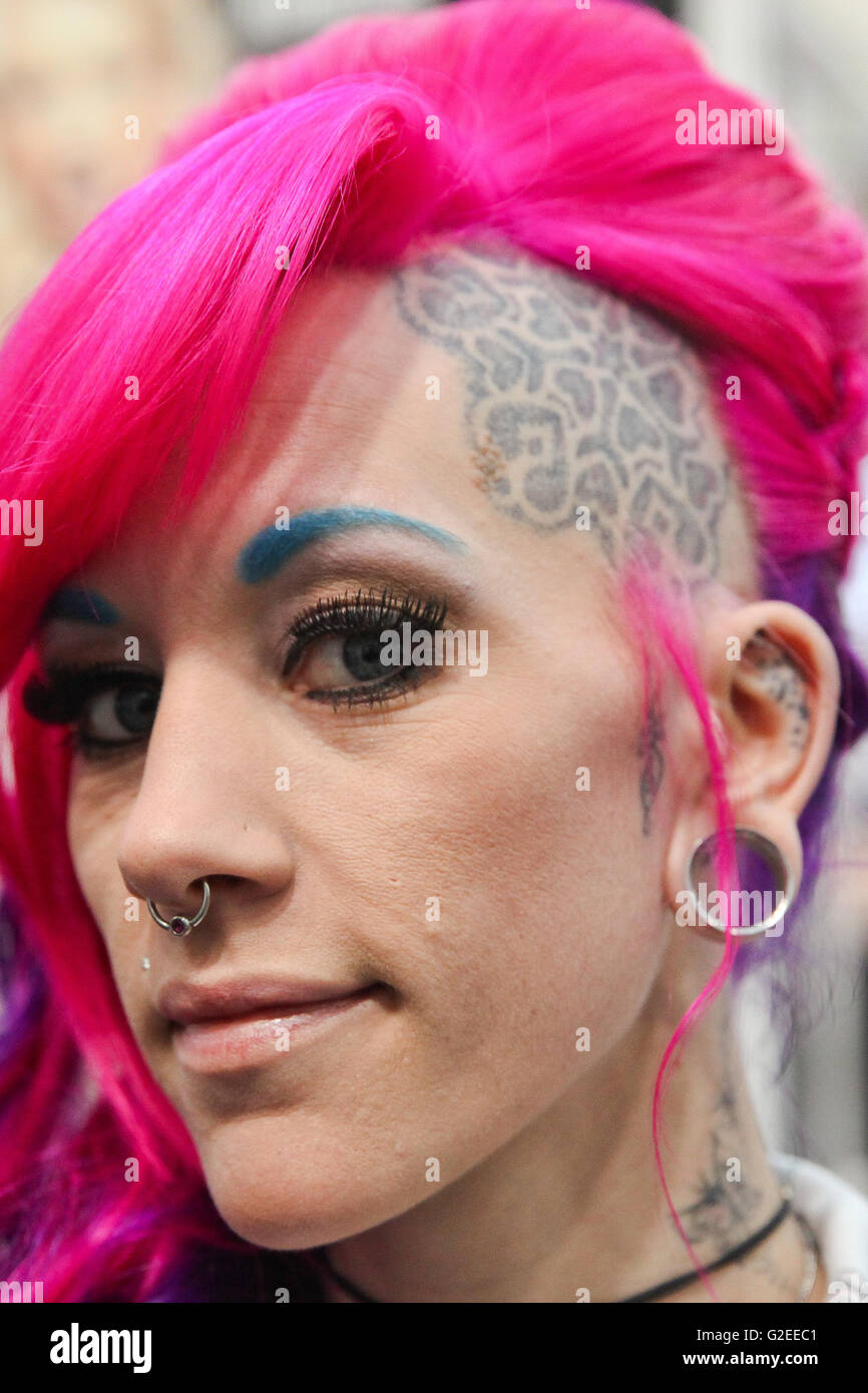 Alexandra Palace, au nord de Londres, au Royaume-Uni. 29 mai 2016. Le Great British Tattoo Show à Alexandra Palace ce week-end férié avec traditionnel, contemporain et des centres de loisirs. Le spectacle a reçu des centaines de passionnés d'encre avec plus de 300 artistes de tatouage , shopping, spectacles musicaux et des barbiers afin que chacun puisse en profiter. Credit : Dinendra Haria/Alamy Live News Banque D'Images