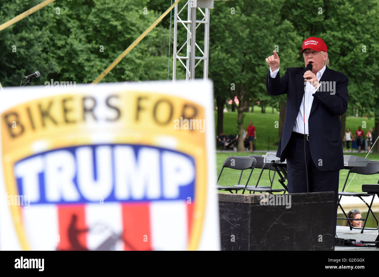 Washington, USA. 29 mai, 2016. Donald Trump, le candidat présidentiel républicain présomptif, adresses motards participant au défilé Rolling Thunder à Washington, DC, la capitale des États-Unis, le 29 mai 2016. Credit : Yin Bogu/Xinhua/Alamy Live News Banque D'Images