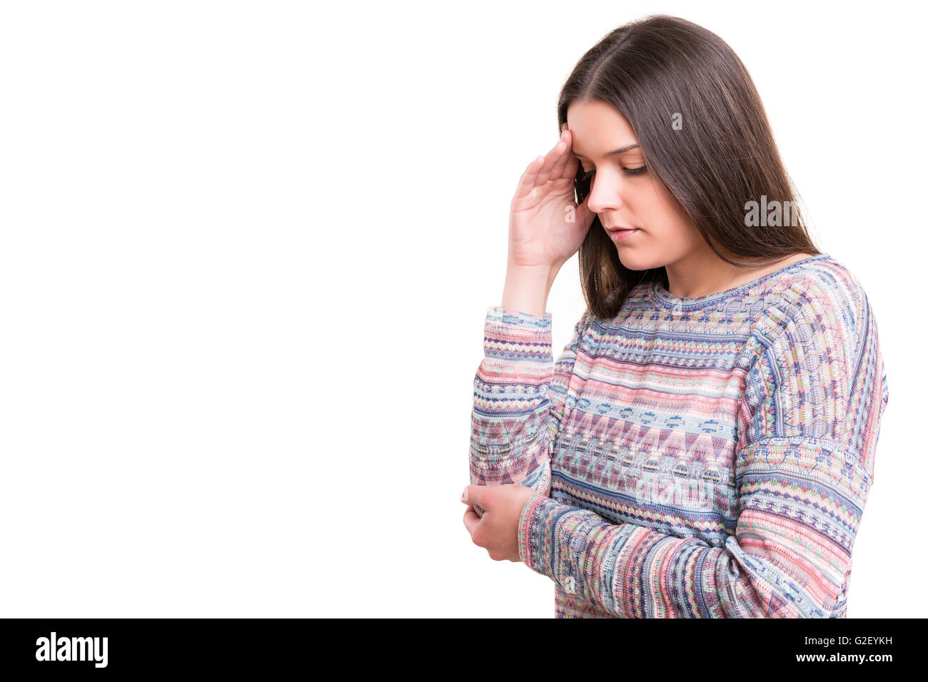 Jeune femme avec un fort mal de tête, isolé sur fond blanc Banque D'Images