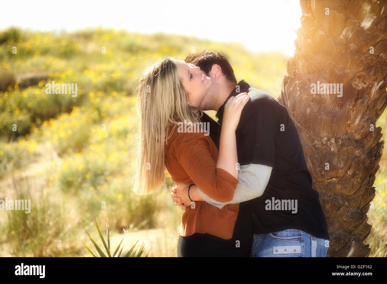 Couple kiss lips sun Banque de photographies et d'images à haute résolution  - Alamy