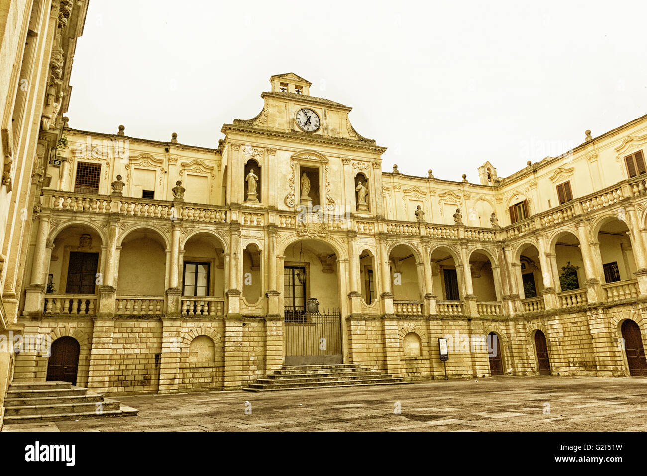 Lecce, palais épiscopal à Piazza Duomo, baroque Banque D'Images