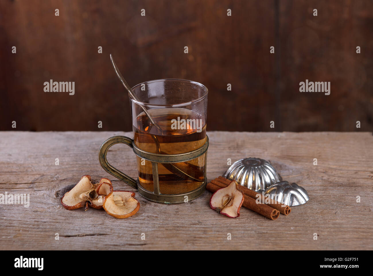 Nature morte avec fruits épicé au thé pour le froid en automne et hiver Banque D'Images