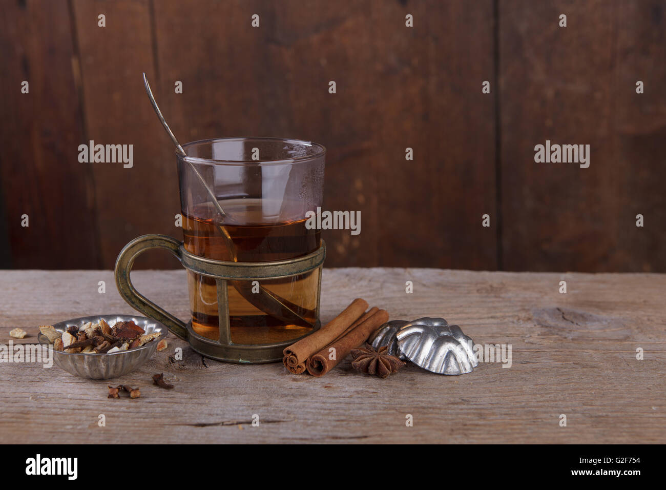 Nature morte avec fruits épicé au thé pour le froid en automne et hiver Banque D'Images