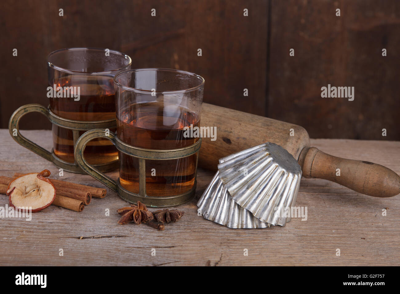 Nature morte avec fruits épicé au thé pour le froid en automne et hiver Banque D'Images