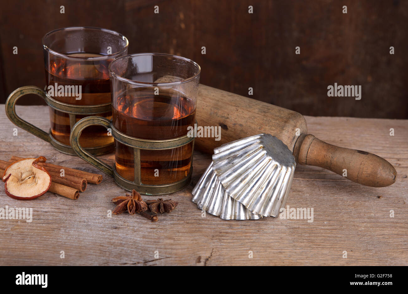 Nature morte avec fruits épicé au thé pour le froid en automne et hiver Banque D'Images