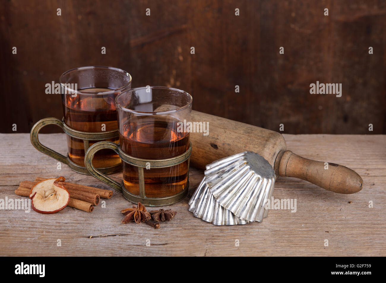 Nature morte avec fruits épicé au thé pour le froid en automne et hiver Banque D'Images