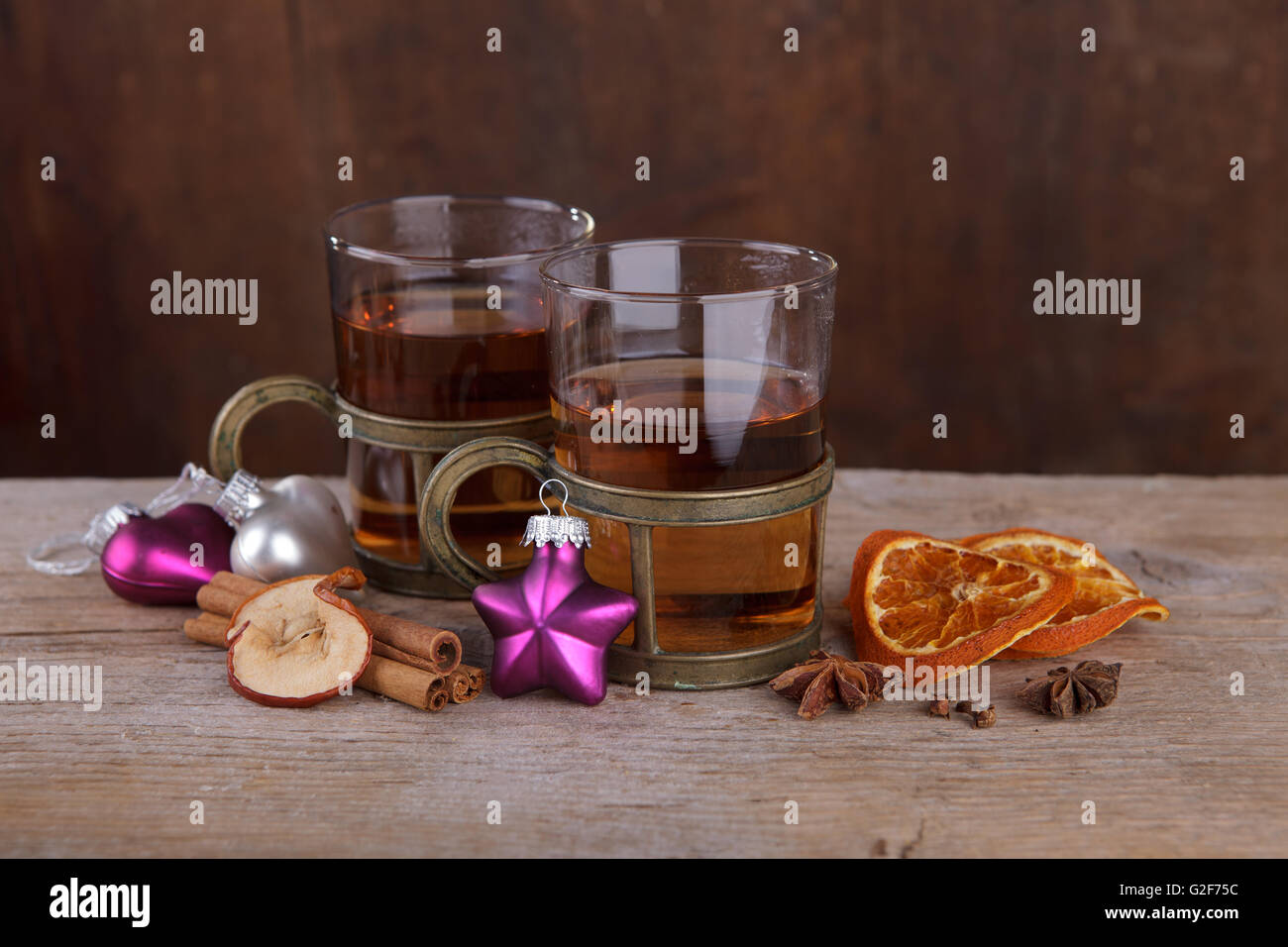 Nature morte avec fruits épicé au thé pour le froid en automne et hiver Banque D'Images