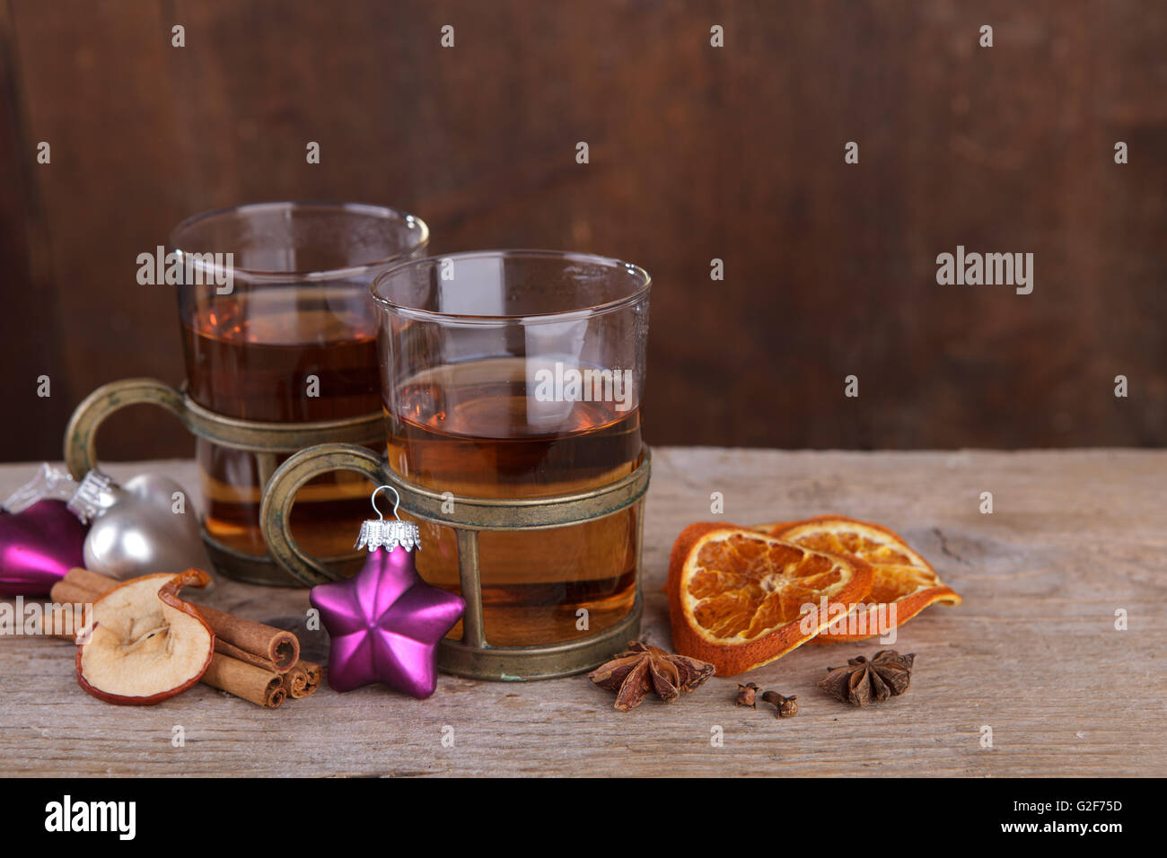 Nature morte avec fruits épicé au thé pour le froid en automne et hiver Banque D'Images