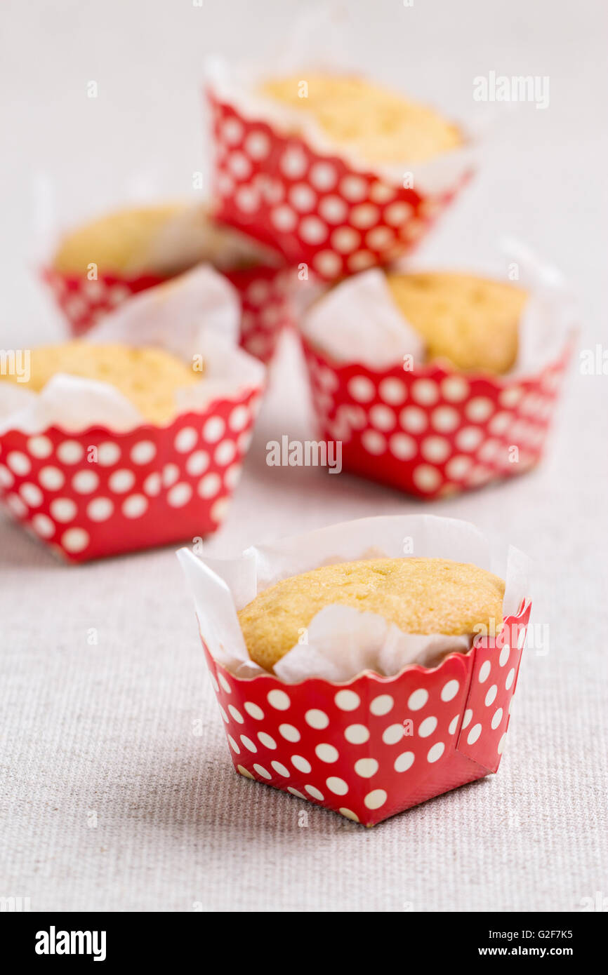 De délicieux muffins sous la forme de petits pois. Focus sélectif. Banque D'Images