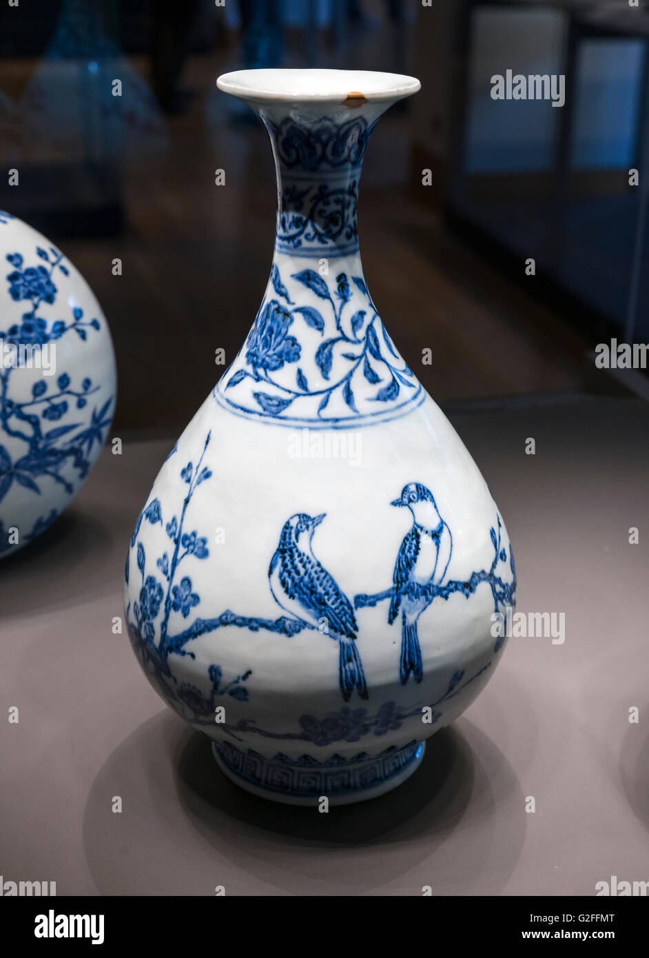 Bouteille en porcelaine de yuhuchun forme ping, l'Empereur Yongle, dynastie Ming, 1403-1424, British Museum, Bloomsbury, London, England, UK Banque D'Images