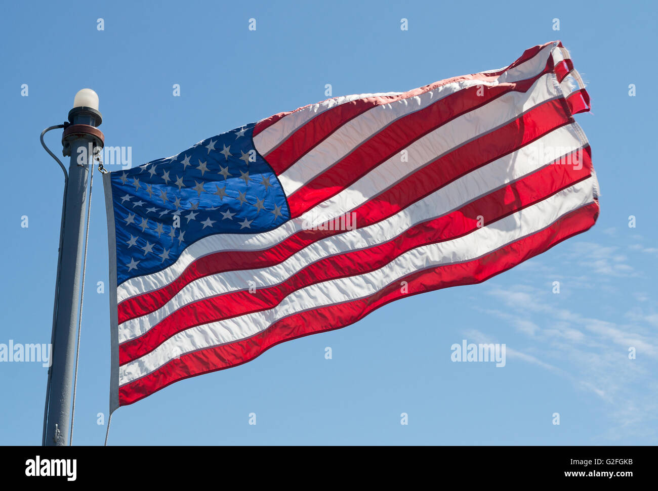 Drapeau américain à l'arrière de l'USS Cassin Young, Charlestown Navy Yard, Boston, Massachusetts, USA Banque D'Images