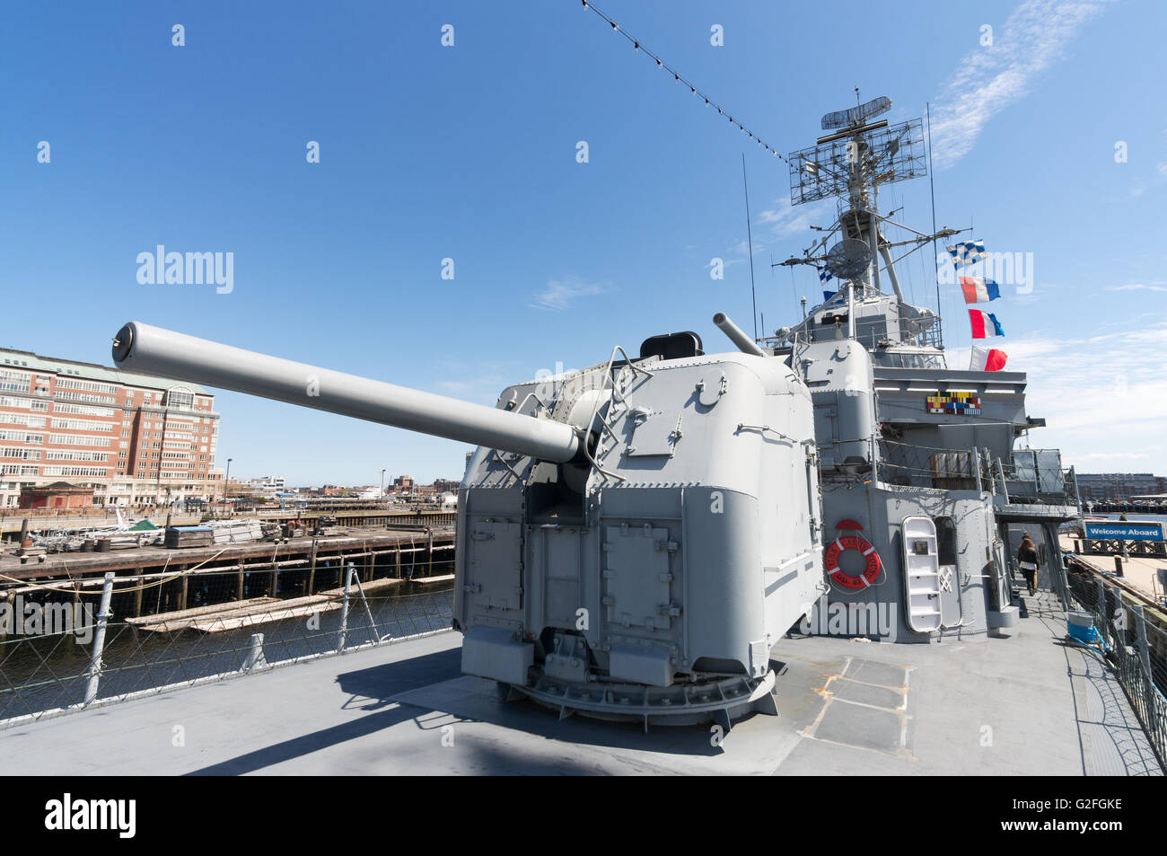 Armes à feu avant de destroyer USS Cassin Young, Charlestown Navy Yard, Boston, Massachusetts, USA Banque D'Images
