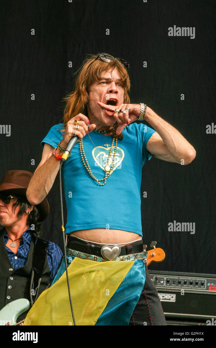 David Johansen de The New York Dolls sur la scène principale, l'un au Reading Festival 2004. Angleterre, Royaume-Uni. Banque D'Images