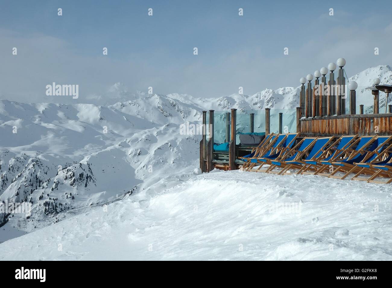 Transats debout sur Ofelerjoch point culminant en Autriche dans la vallée Zillertal Kaltenbach à proximité Banque D'Images
