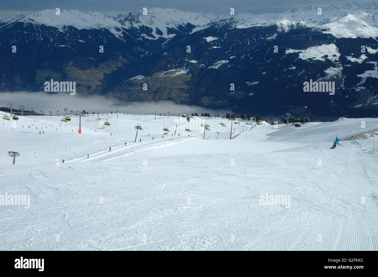 Pente de ski et remontées mécaniques dans la vallée du zillertal en Autriche Banque D'Images