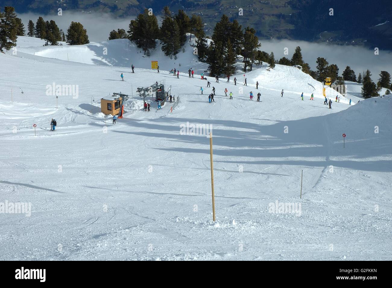 Kaltenbach, Autriche - 04 février : ski, l'ascenseur et les skieurs non identifiés en Autriche dans la vallée Zillertal Kaltenbach à proximité 04,0 Banque D'Images