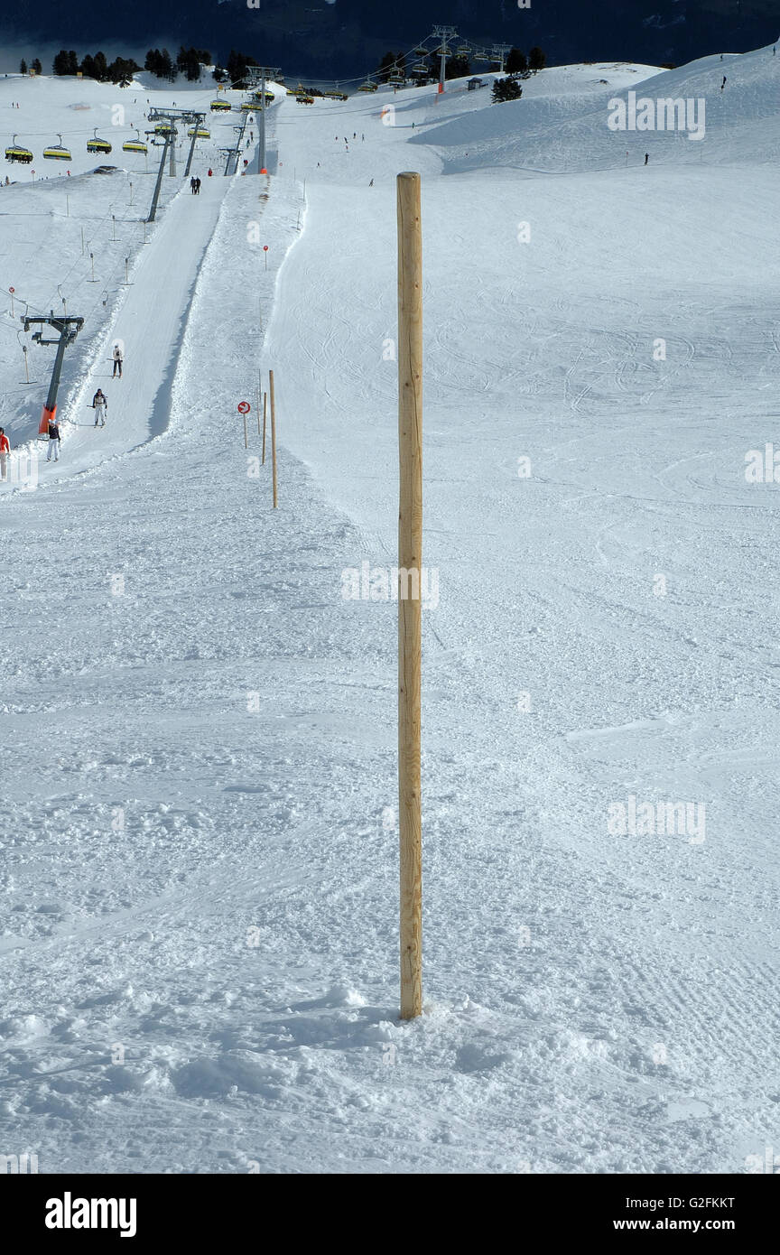 Bollard en pente à proximité en Autriche dans la vallée Zillertal Kaltenbach à proximité Banque D'Images