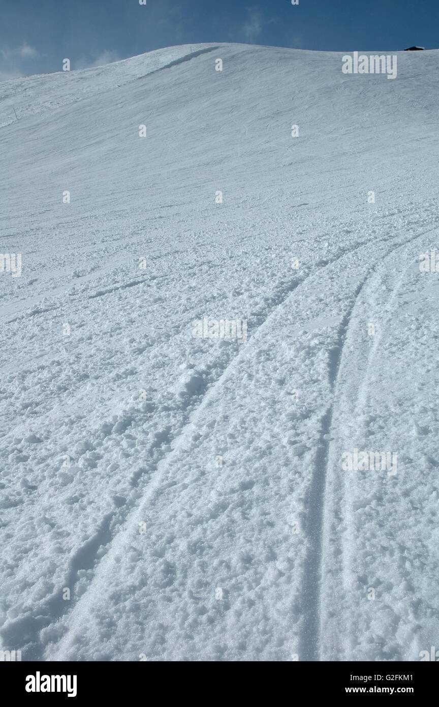 Pistes de ski à proximité de la pente en Autriche Kaltenbach dans vallée du Zillertal Banque D'Images