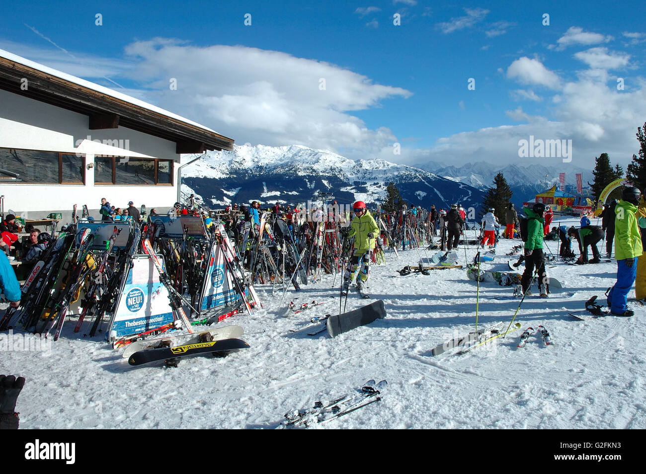 Kaltenbach, Autriche - 04 février : non identifié à proximité de ski et les skieurs en Kaltenbach Zillertal en Autriche 04.02.2014 Banque D'Images