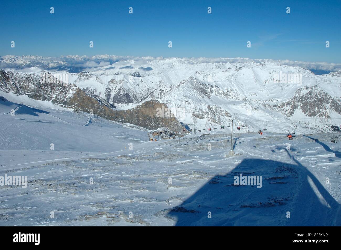 Sommets et à proximité des remontées mécaniques de la vallée Zillertal en Hintertux en Autriche Banque D'Images