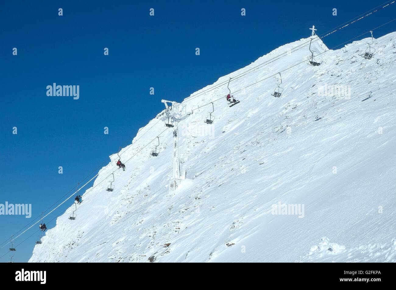 Ascenseur de ski sur glacier de Hintertux à proximité vallée du Zillertal en Autriche Banque D'Images
