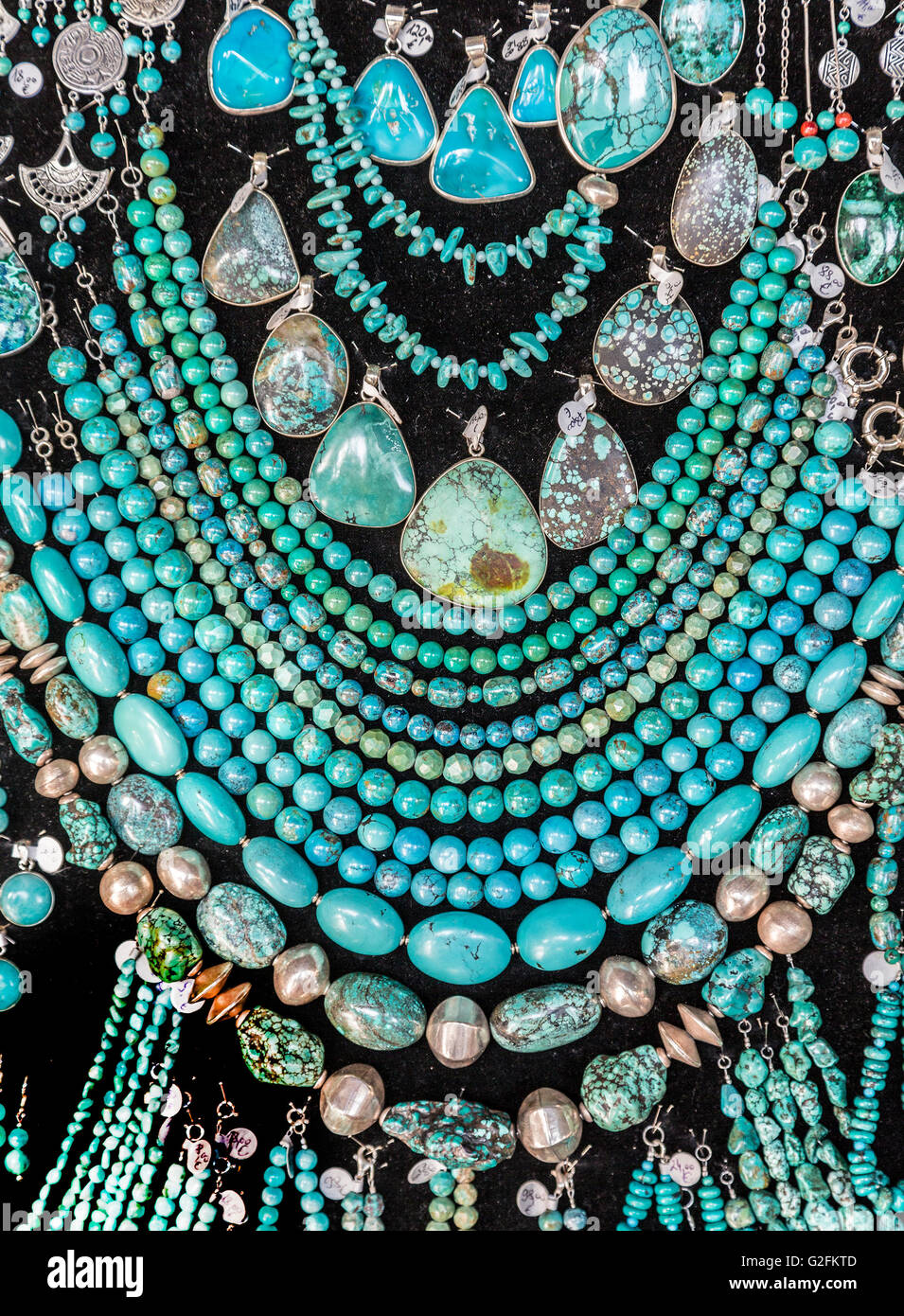Affichage de bijoux turquoise, Slovénie Photo Stock - Alamy