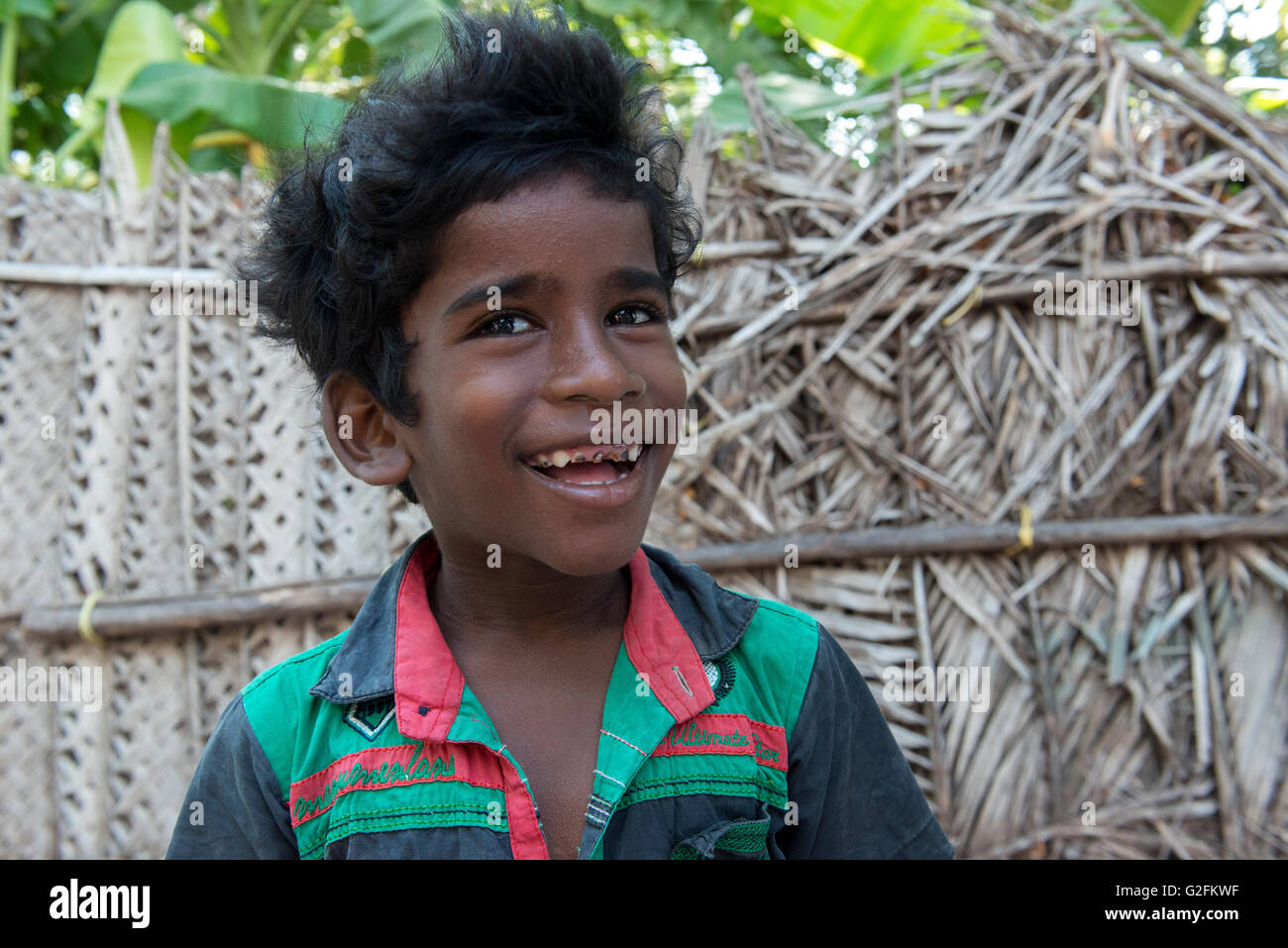 Smiling Boy, village de pêcheurs, Mamallapuram (Mahabalipuram) Banque D'Images