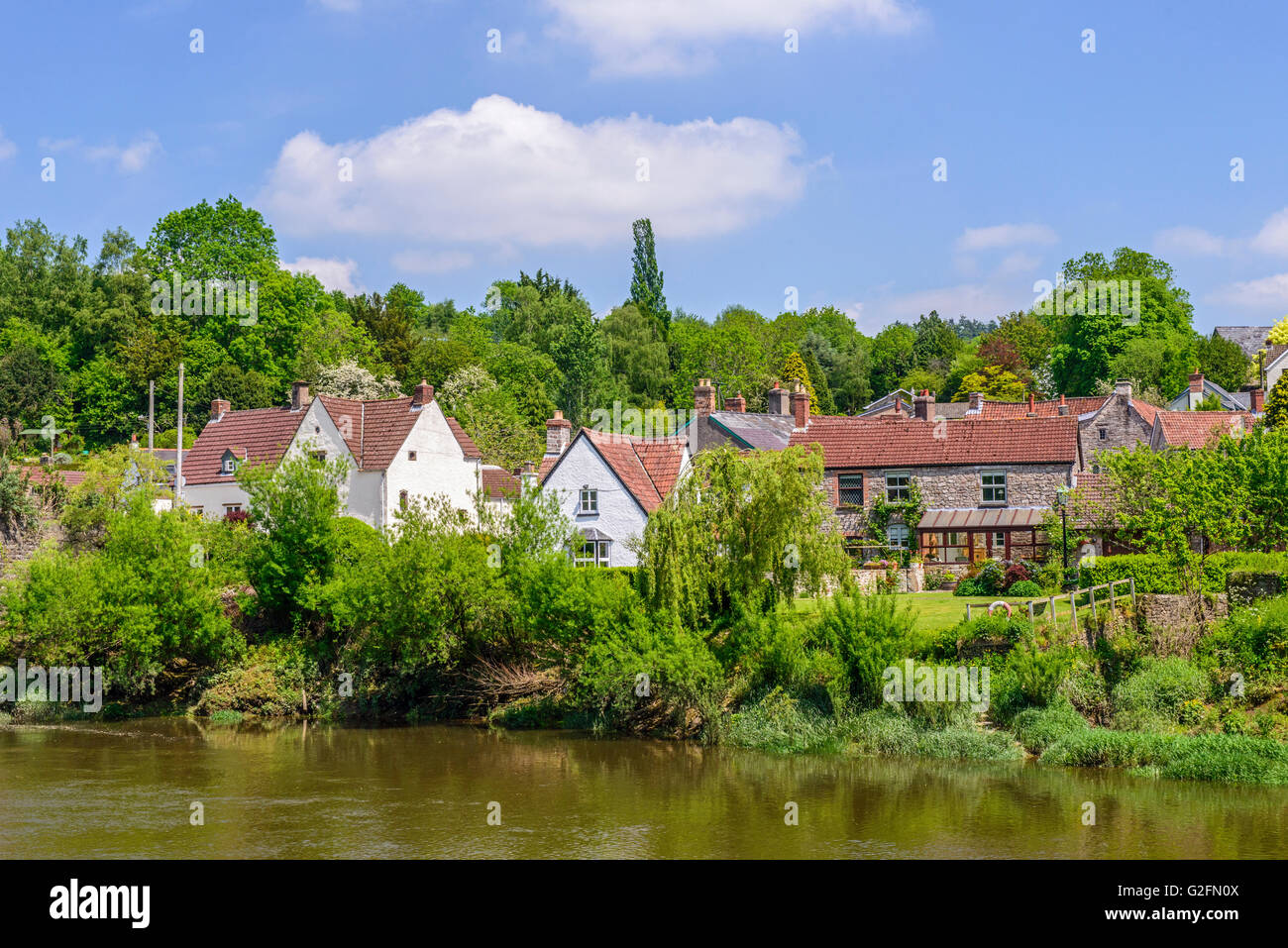Brockweir Gloucestershire Village, vu de côté gallois de la rivière Wye dans Monmouthshire Banque D'Images