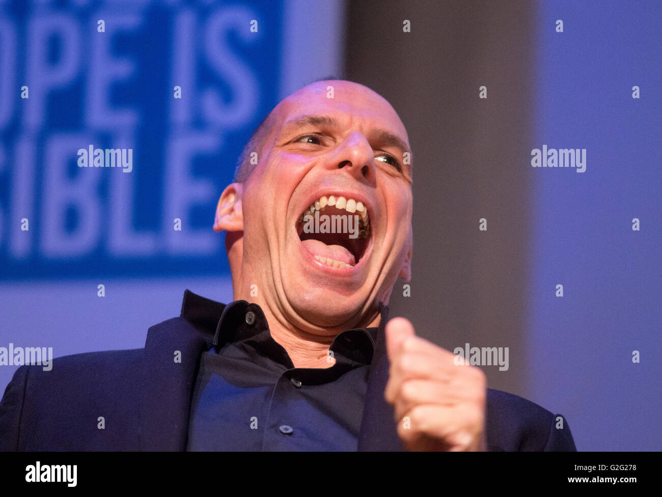 Ancien ministre grec des finances, Yanis Varoufakis parle à un "vote à la conférence de Londres. Banque D'Images