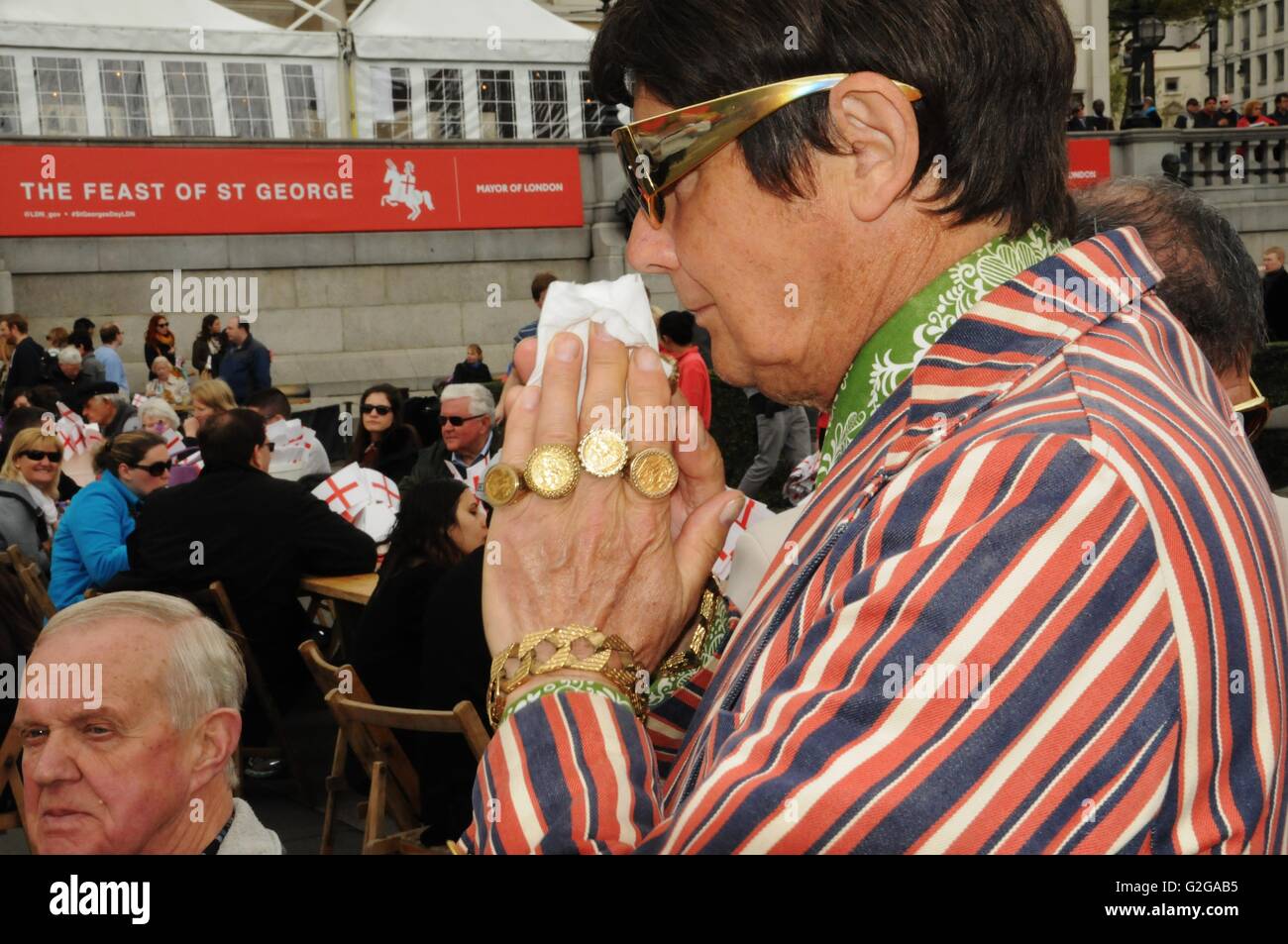 St George's Day célébrations dans Londres pour qu'à Trafalgar Banque D'Images