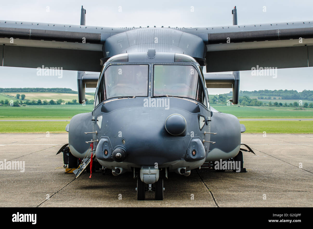 Le Bell Boeing V-22 Osprey de l'USAF est un avion militaire tiltrotor multimission américain avec une capacité de décollage et d'atterrissage verticaux Banque D'Images