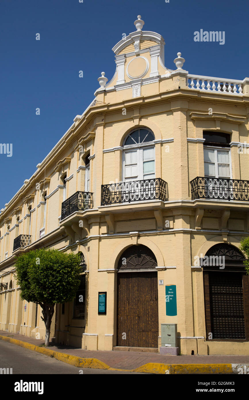 Bâtiments coloniaux, près de Machado Square, Mazatlan, Sinaloa, Mexique de l'État Banque D'Images