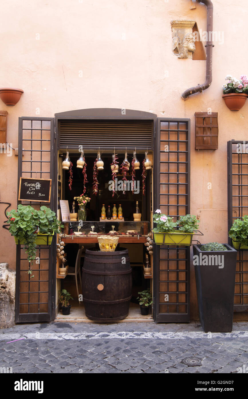 Tous les produits traditionnels italiens dans la vitrine à Rome, Italie Banque D'Images