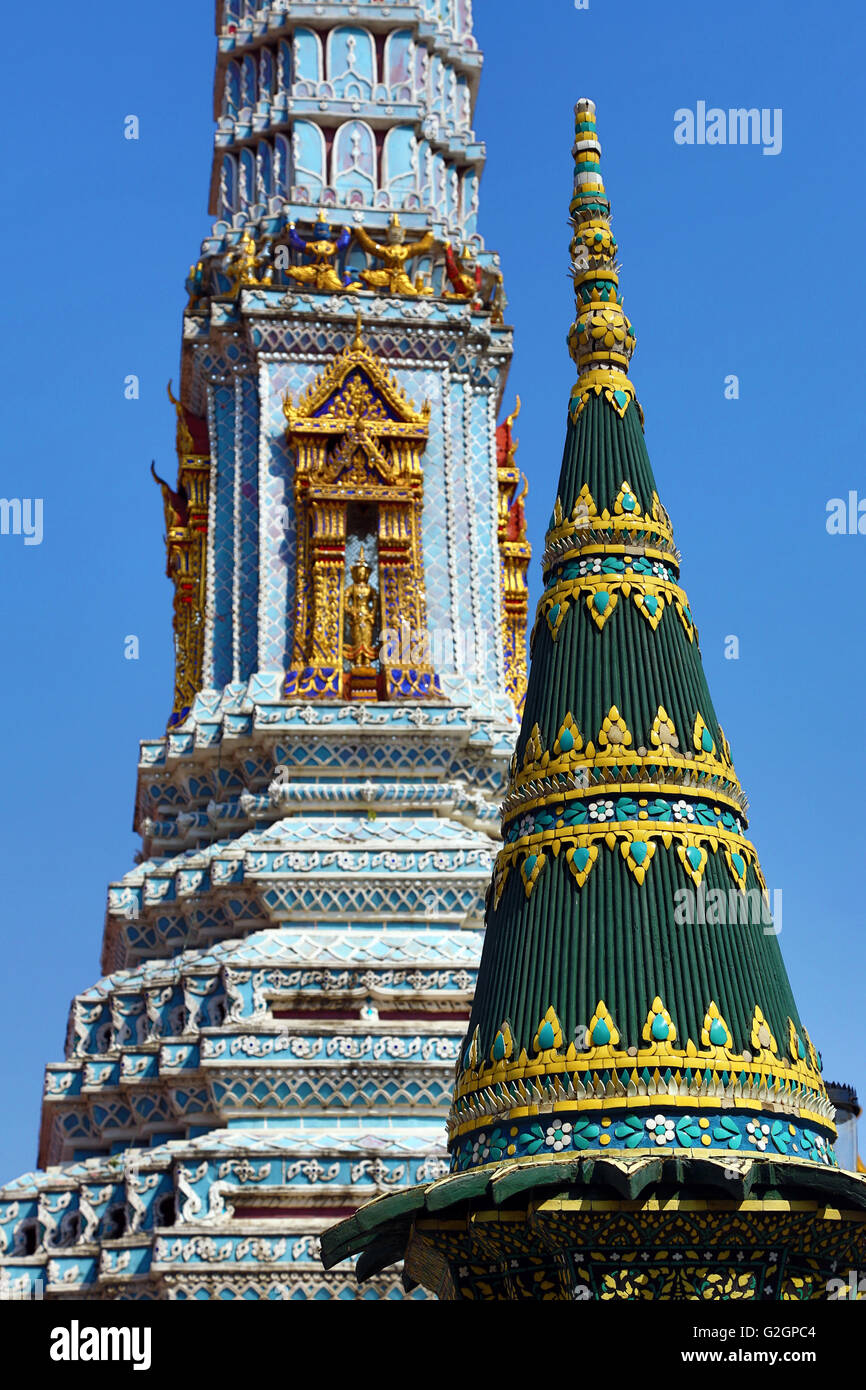 Atsada Phra Maha Chedi au Wat Phra Kaew Temple complexe à Bangkok, Thaïlande Banque D'Images