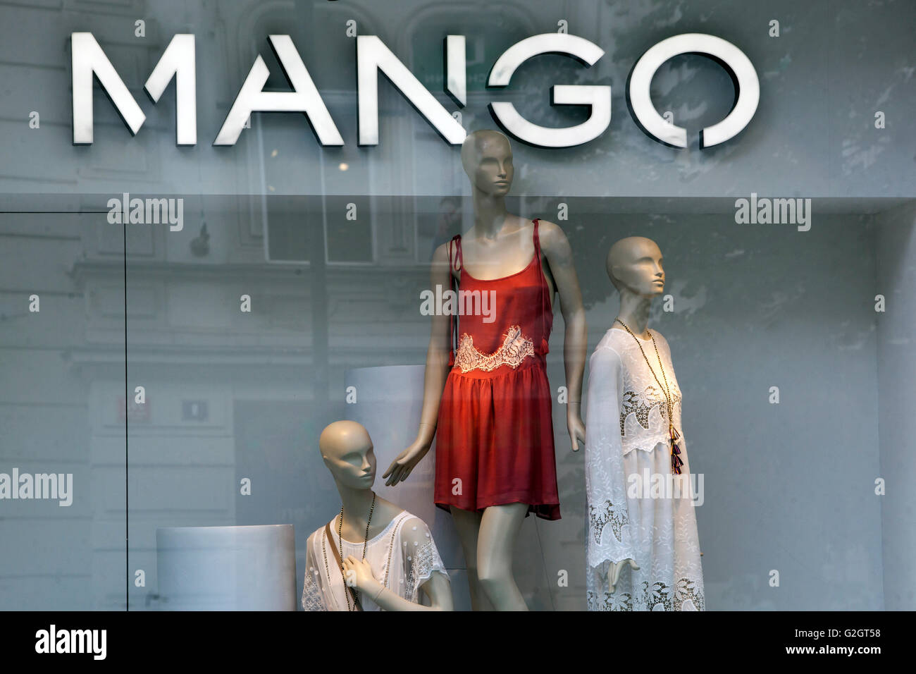 Mango fashion store, rue Na Prikope, Prague, République Tchèque Banque D'Images