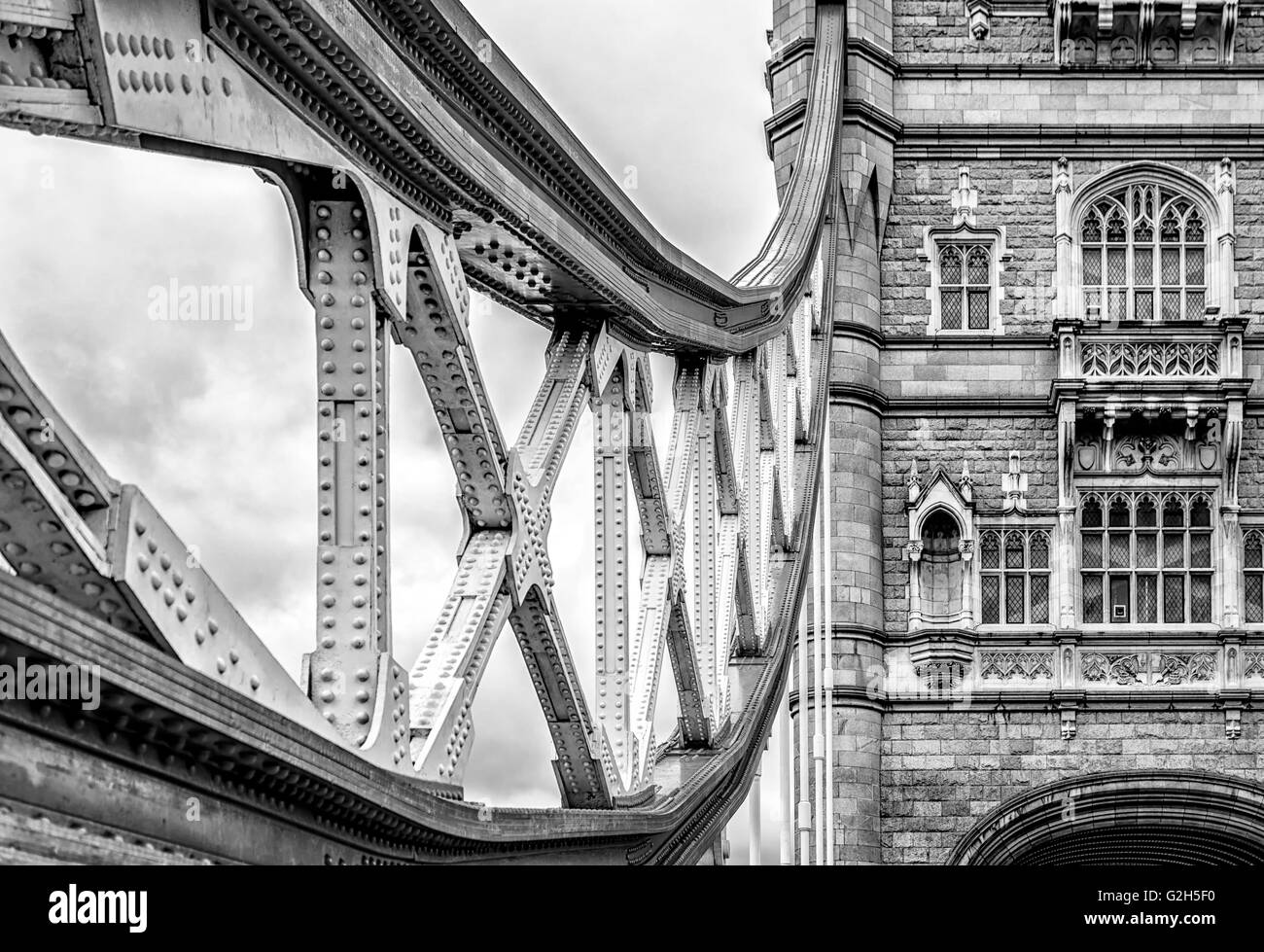Tower Bridge et à soutenir le travail du fer Banque D'Images