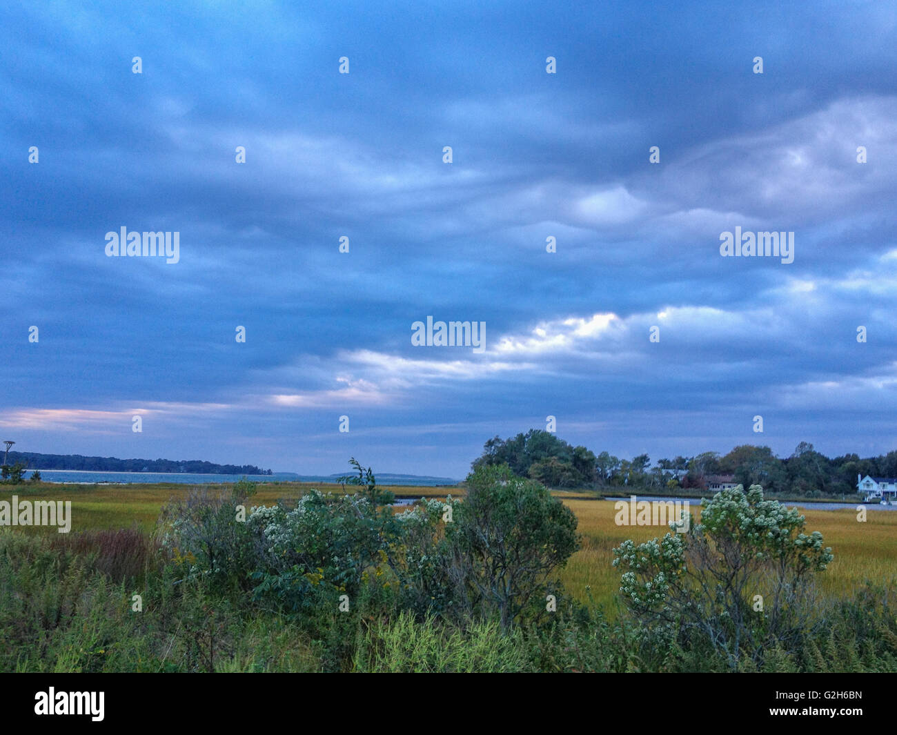 Fin d'après-midi, coucher du soleil à Shelter Island, NY Banque D'Images