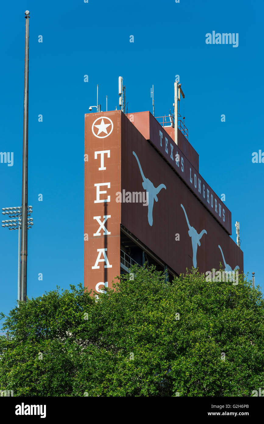 Hugh Longhorn signe devant le Darrell K. Royal-Texas Memorial Stadium. Université du Texas à Austin, Texas, États-Unis. Banque D'Images