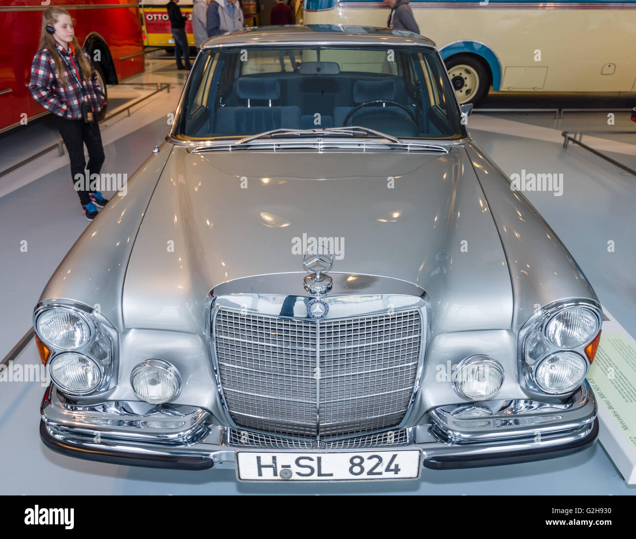 STUTTGART, ALLEMAGNE - Mars 19, 2016 : voiture de luxe pleine grandeur Mercedes-Benz 300 SEL 6.3, 1972. Musée Mercedes-Benz. Banque D'Images