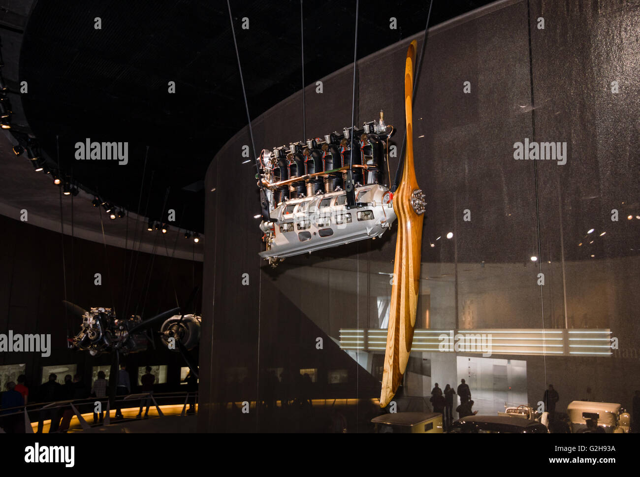 STUTTGART, ALLEMAGNE - Mars 19, 2016 : Mercedes DIII aero engine, 1915. Musée Mercedes-Benz. Banque D'Images STUTTGART, ALLEMAGNE - Mars 19, 2016 : Mercedes DIII aero engine, 1915. Musée Mercedes-Benz. Banque D'Images