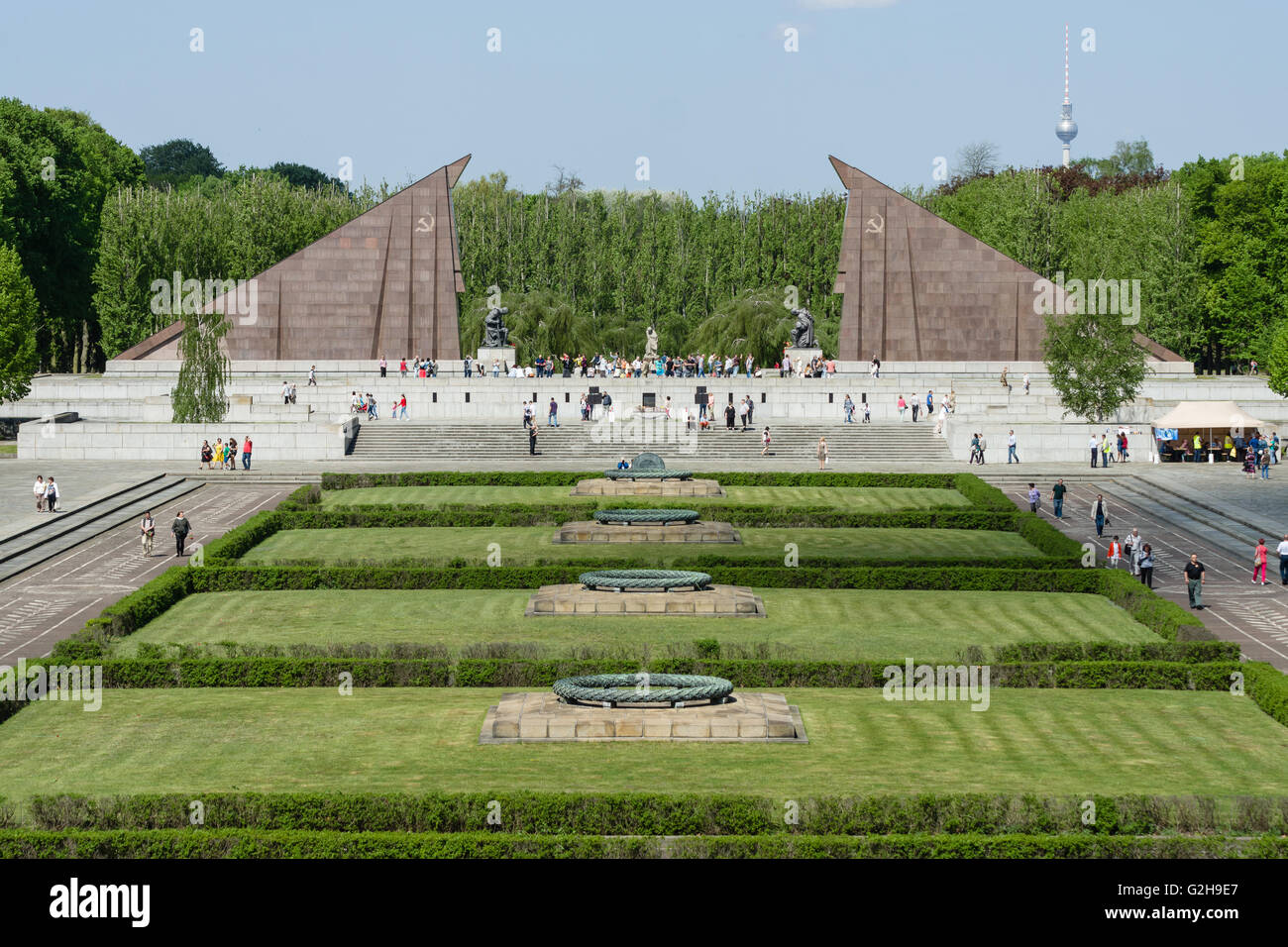 BERLIN - Mai 08, 2016 : le jour de la Victoire en Europe. Monument commémoratif de guerre soviétique et dans le cimetière militaire de Berlin, dans le parc de Treptow. Banque D'Images