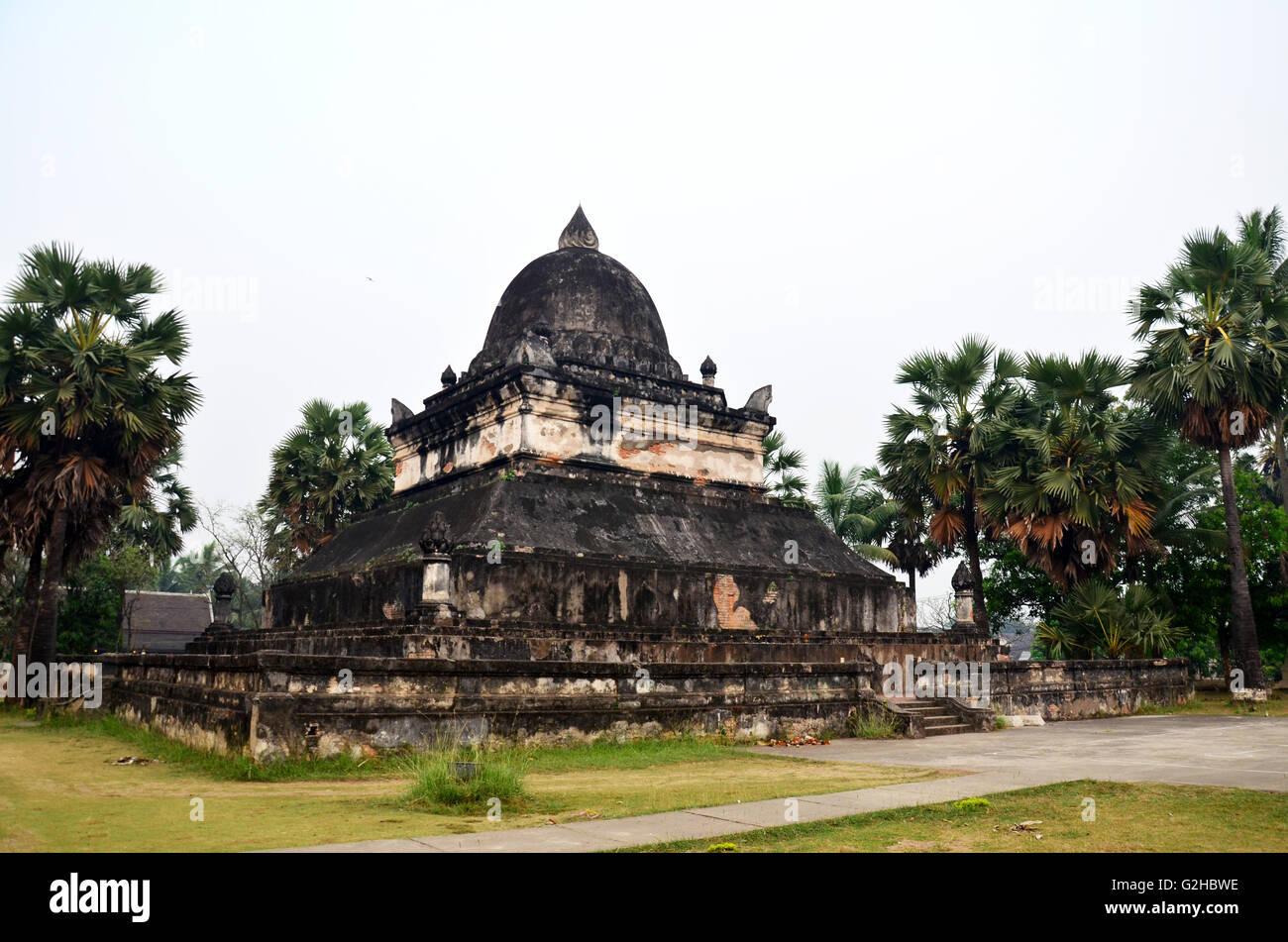 (Wisunalat Wat Visoun) temple et cinghalaise que Pra style Makmo ou Pra que Pathum stupa ancien bâtiment à Luang Prabang, La Banque D'Images