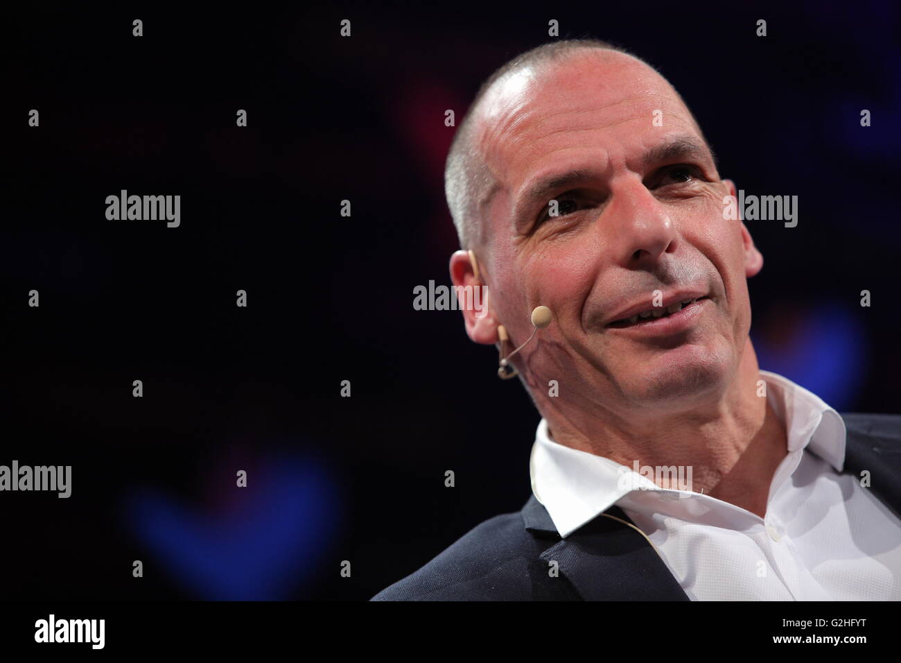 Hay-on-Wye, au Royaume-Uni. Lundi 30 mai 2016 l'ancien ministre grec des Finances, Yanis Varoufakis au Hay Festival, Hay-on-Wye, au Pays de Galles, Royaume-Uni : Crédit D Legakis/Alamy Live News Banque D'Images