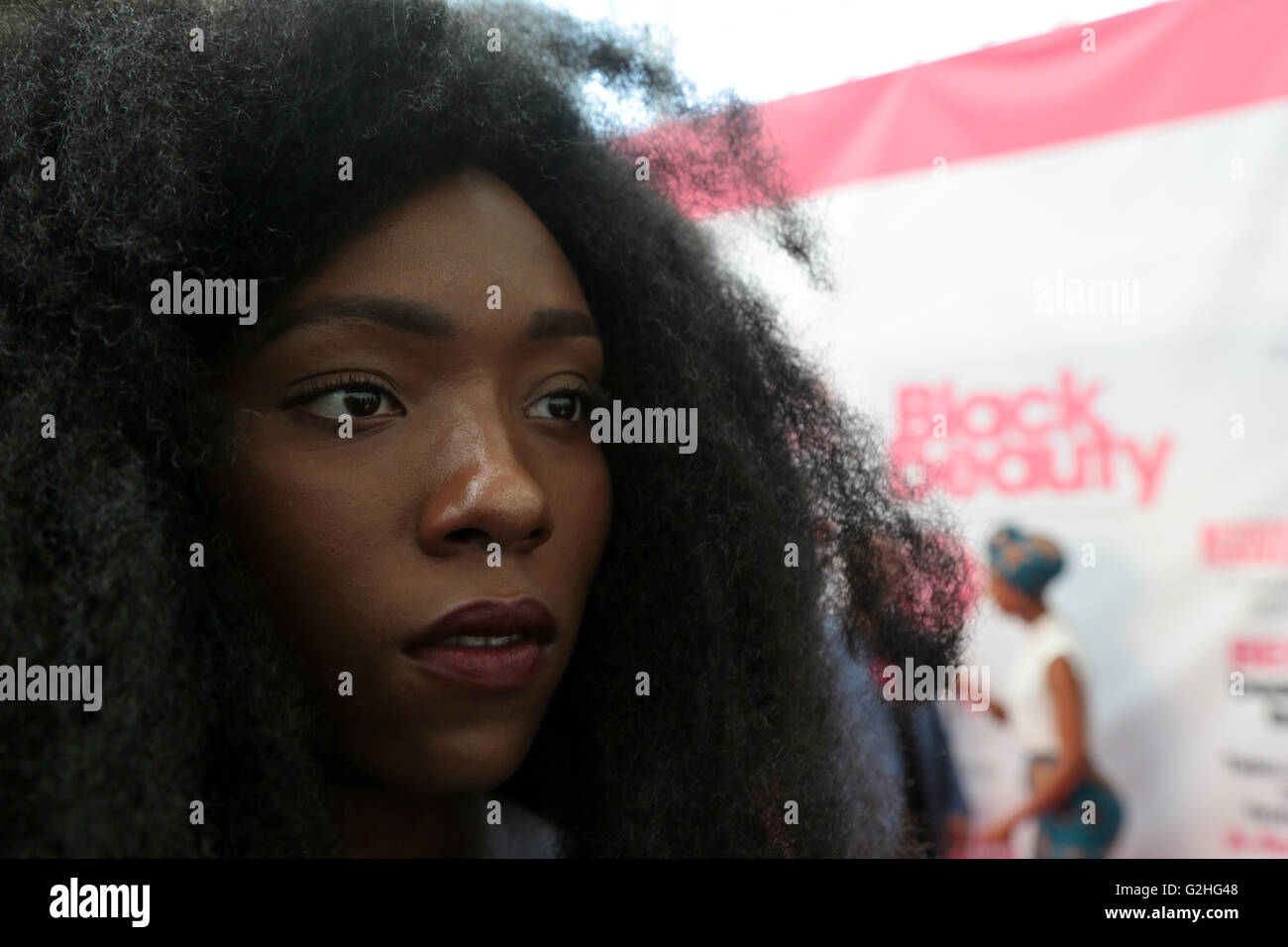 London.UK 30 mai.2016 avec une femme au cheveux naturels cheveux noir le plus grand d'Europe et à l'exposition de beauté Business Design Centre à Islington. Credit : Thabo Jaiyesimi/Alamy Live News Banque D'Images