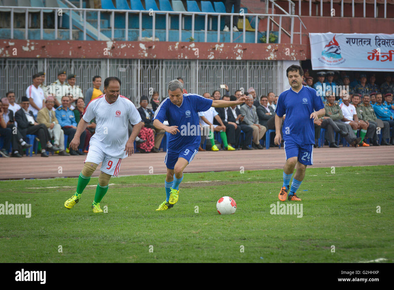 Katmandou, Népal. 29 mai, 2016. Premier ministre 11 Vs Secrétaire en chef 11 match de football amical prendre Dasharath Stadium, Katmandou au Népal. Credit : imagespic/Alamy Live News Banque D'Images