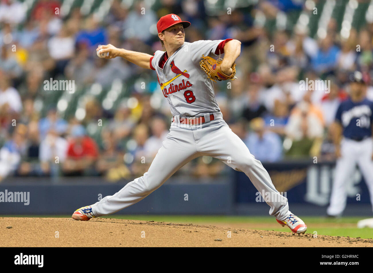 Milwaukee, WI, USA. 31 mai, 2016. Cardinals de Saint-Louis le lanceur partant Mike Leake # 8 propose un pitch en première manche du jeu de la Ligue Majeure de Baseball entre les Brewers de Milwaukee et les Cardinals de Saint-Louis au Miller Park de Milwaukee, WI. John Fisher/CSM/Alamy Live News Banque D'Images
